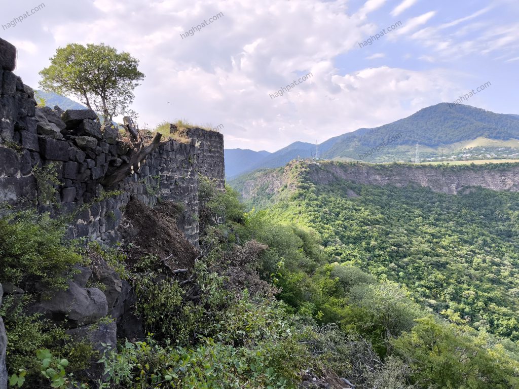 Կայանբերդ ամրոց Լոռու մարզի Հաղպատ գյուղում