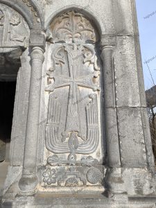 Ջգրաշեն եկեղեցու մուտքի խաչքարը