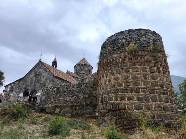 Հաղպատի վանքի պարիսպը և մեծ աշտարակը