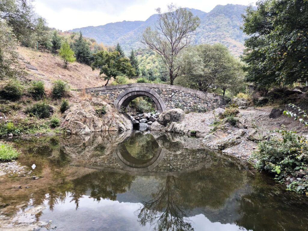 Հաղպատի Ջրաղացաձորի կամուրջը և Աչեր գետը