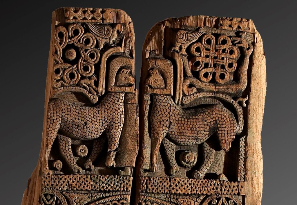 Հաղպատի եկեղեցու դռան փայտյա փեղկ, որը ստեղծվել է 1188 թվականին: